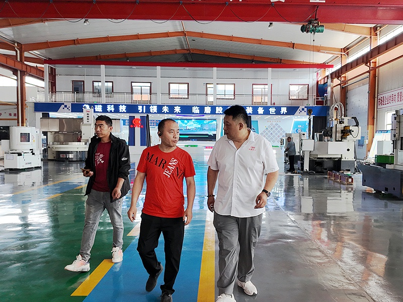 2024年6月3日，山东某轴承制造业老板亲临山东临磨验厂，检验磨床效能