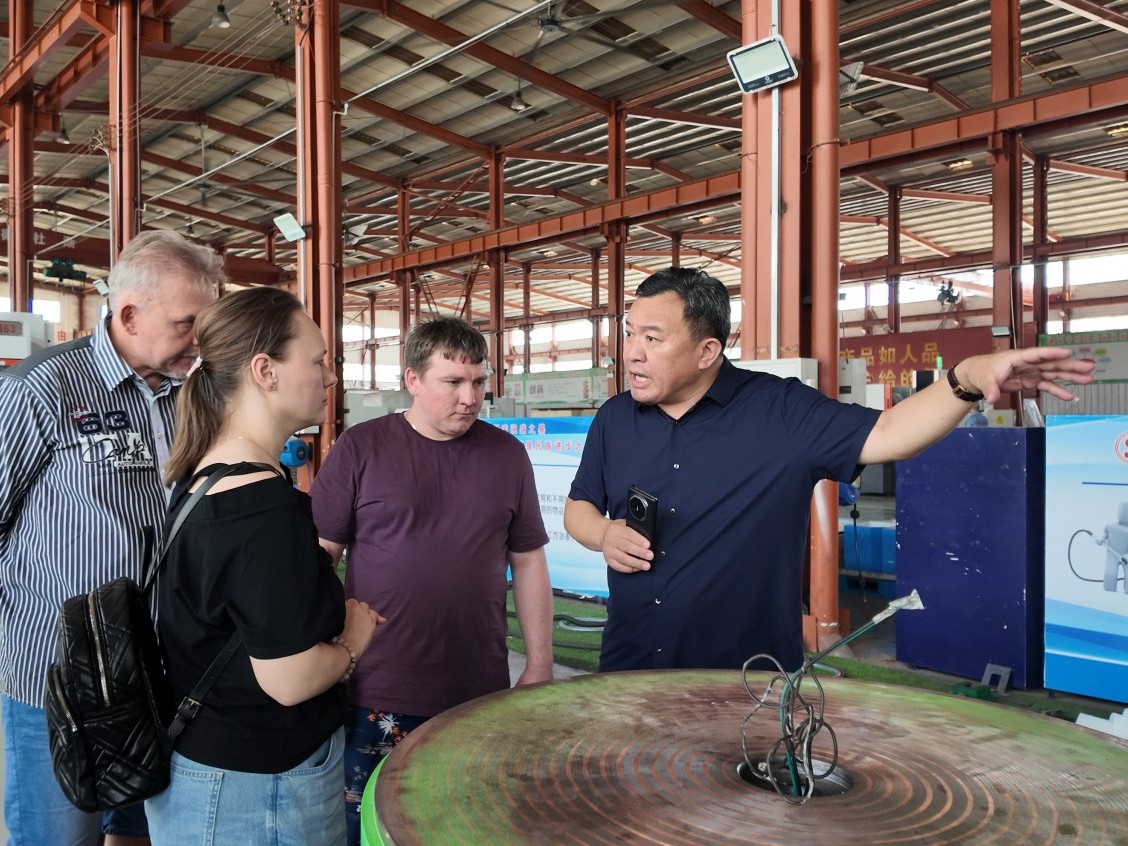 2025-6-12俄罗斯客户到山东临磨考察立轴圆台平面磨床